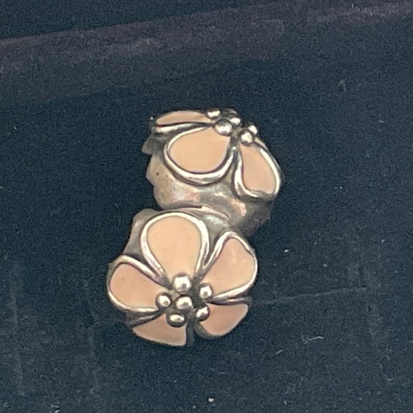 Pandora pink flower clasp - Picture 2 of 5